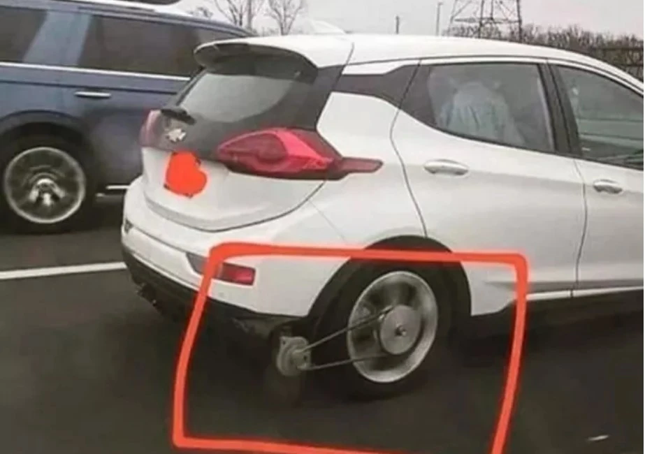 Elektrikli otomobile şarj fotoğrafı sosyal medyayı böldü